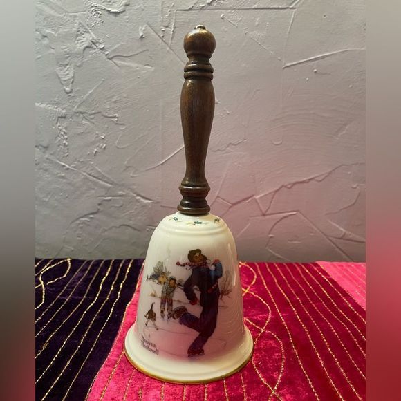 Norman Rockwell Gorham “ Gay Blades 1978 Christmas Bell - Picture 7 of 7
